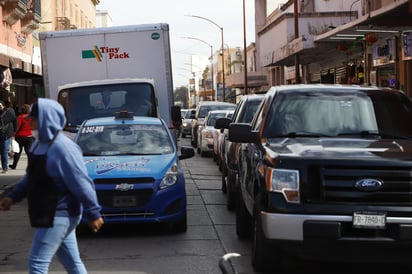 Embotellamiento. Usuarios de la ciudad de Durango ven complicado el tema del estacionamiento en el Centro de la ciudad.