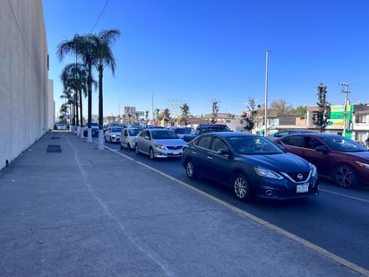 Entrada complicada. Las entradas a plazas y centros comerciales llegan a ser una complicación debido a la urgencia que a veces puede tener la gente.