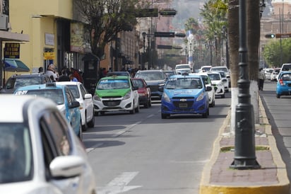 Tiempo de espera. Al tráfico habitual que se llega a encontrar en zonas concurridas se estima que pueden atrasar los trayectos hasta treinta minutos o más.