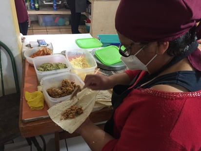 Preparación. Las familias realizan diversos platillos tradicionales, para Navidad. 