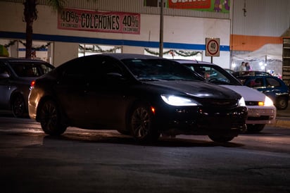 Polarizados. También utilizan polarizados oscuros, mismos que además están prohibidos.