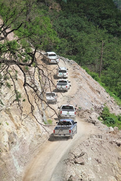 Magnitud. Cientos de vehículos recorrieron durante años las brechas abiertas en las montañas para la construcción de esta rúa.