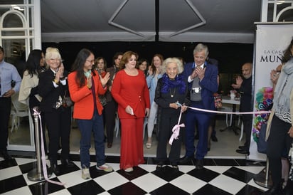 Inauguración. La escritora Elena Poniatowska fue la encargada de realizar el corte de listón.
