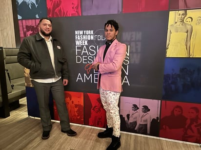 El director de la marca Gente Fina, Emmanuel Cabrera y  Mich Roman director de la marca MIMICHMO.