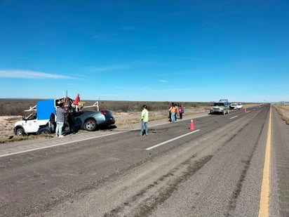 Hecho. Un varón de 36 años de edad se salvó de milagro al chocar contra la parte trasera de una camioneta de mantenimiento vial.