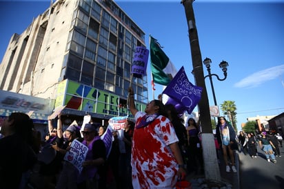 Injusticias. Las mujeres tienen que enfrentarse a diario a múltiples injusticias en los distintos ámbitos de la vida cotidiana, por lo que salieron a las calles a exigir un alto a la desigualdad y la violencia.