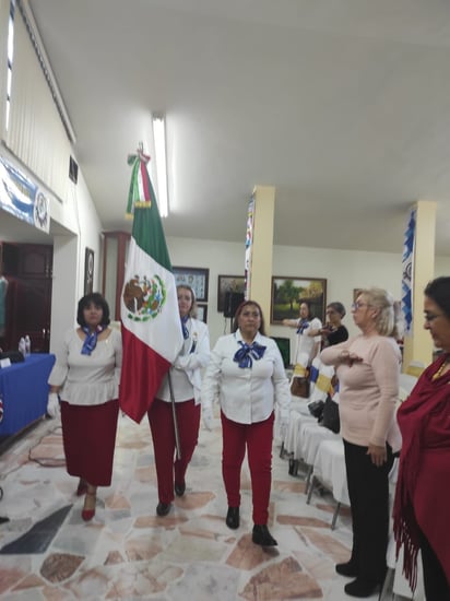 Presídium.-Socias integrantes de la Mesa Directiva durante la junta de planeación.