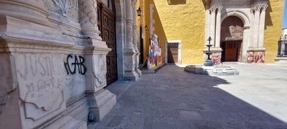 UJED y templo. El Edificio Central de la UJED y el Templo de San Juanita de los Lagos mantienen sus pintas solo en la cantera.