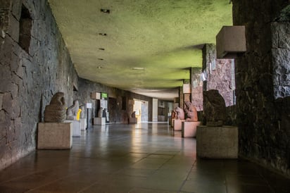 En 'Heterocorpus' hay una serie de estampas y cerámicas que abordan las técnicas de la experimentación plástica y visual.