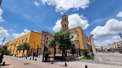 Situación. Algunos edificios, al terminar las jornadas laborales o en fin de semana, prácticamente están solos.