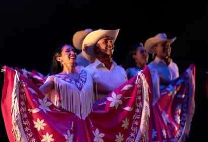 Participantes. Podrán concursar coreógrafos, bailarines, directores, performers, artistas y creadors escénicos.