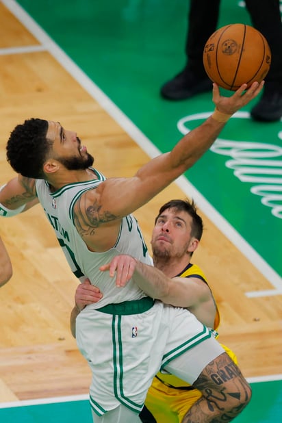 Figura.  Jayson Tatum anotó 36 puntos, incluyendo 10 en el tiempo extra, en el triunfo de los Celtics de Boston sobre los Pacers de Indiana.