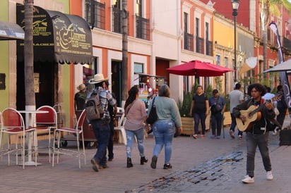 Regional. La música norteña y banda es popular entre las personas, y muchos artistas suelen interpretar piezas de este género.