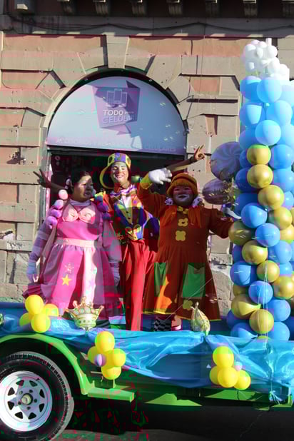 Caracterización. Algunas personas salen a la calle vestidos de ciertos personajes, con el fin de actuar frente a los peatones y que estos noten sus dotes para la actuación.