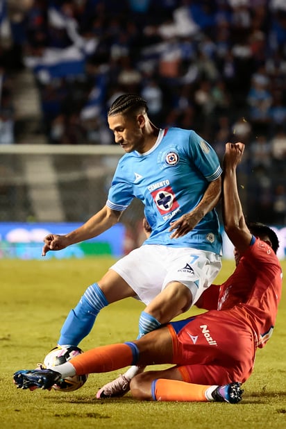 Agónico. La Máquina del Cruz Azul sacó una victoria de último minuto a pesar de no jugar muy bien al derrotar 1-0 a los Cañoneros del Mazatlán,