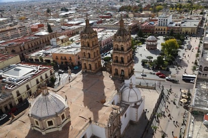 Durango. Vista panorámica del primer cuadro de la ciudad, en donde se aprecia la Catedral y Plaza de Armas.