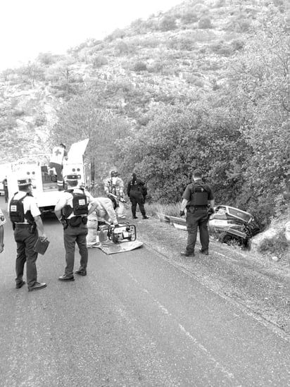 Percance. El accidente fue atendido en minutos por rescatistas y paramédicos en el kilómetro 10 del tramo Los Herrera-Topia.
