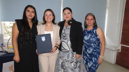 Sus sinodales: maestras Wendy Teresita Bonilla Moreno, Telma Licet Barrón Ceniceros y Alicia Siqueiros Manzanera.