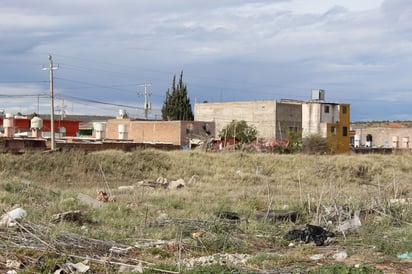 Suciedad. La acumulación de basura y restos de material orgánico es uno de los mayores problemas que esta comunidad ha dejado para las personas que viven en las viviendas y fraccionamientos aledaños.