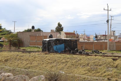 Materiales. Pancartas, tablas rotas, bolsas de basura o espectaculares son algunos de los elementos usados para estas casas.










