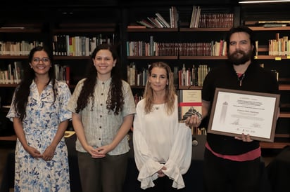 Entrega. La obra fue premiada por su enfoque y su valor de investigación.