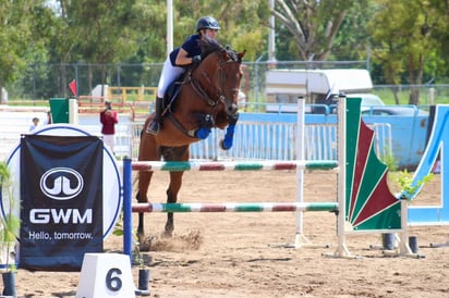 Ecuestre. El salto ecuestre volvió a la Feria Nacional Francisco Villa, con una competencia amistosa.