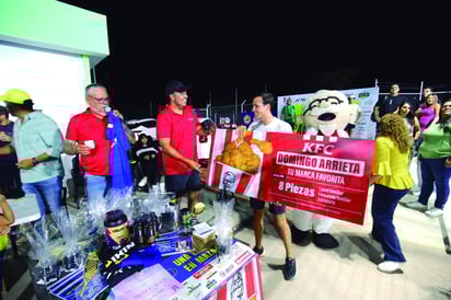 Deportivismo. Se dio una gran muestra de amistad y respeto al momento de iniciar las competencias.