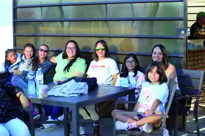 Premio. Se hizo la gran rifa del premio de una estancia en Mazatlán.