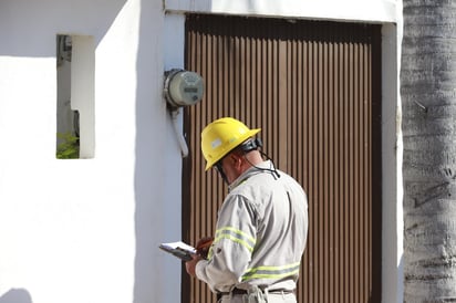 Acción. Aplicarán cortes de luz y sellos en domicilios donde se encuentren irregularidades. 