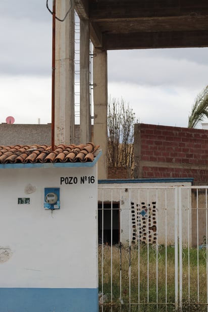 Instalación. El agua de las colonias o fraccionamientos a veces es proveída por tanques o pozos, los cuales requieren de mucho mantenimiento que es muy difícil de tratar o es bastante caro para algunos sectores.