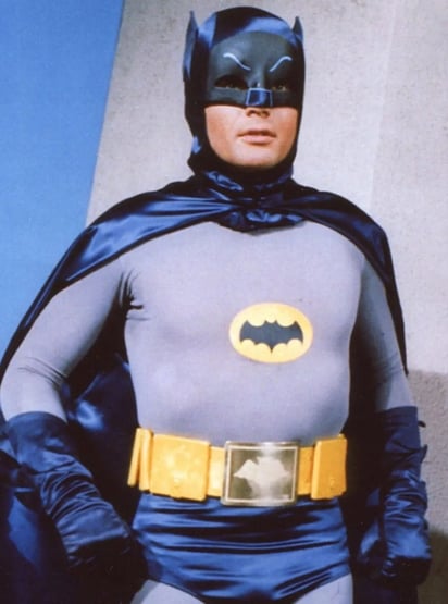 Adam West fue el primero en interpretar a Batman en una película y en la serie de televisión Batman y Robin (1966-1968). 