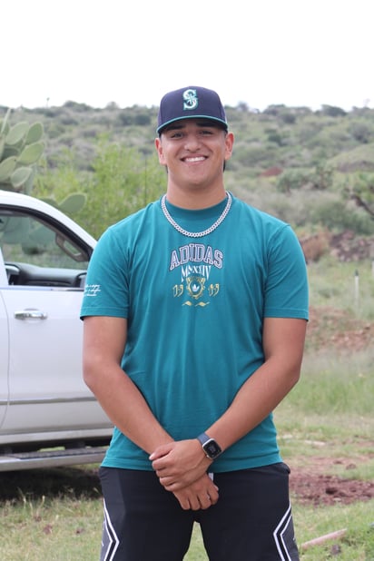 Talento. El pitcher duranguense, Jeter Martínez, es una gran promesa del beisbol de la 'Gran Carpa'. En estos días se encuentra de visita en su tierra.