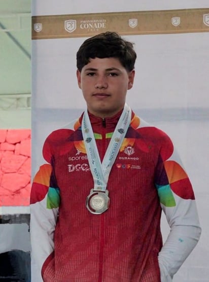 Dorado.  Rodrigo Gael Valles Alaniz subió a lo más alto del pódium de los ganadores, al se el más veloz en los 400 metros planos en los que realizó una marca de 1:21.13.