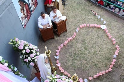 Devoción. Hay un gran fervor religioso entre quienes participan para aportar desde su ámbito.