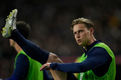 Frenkie de Jong, de a poco, hizo su regreso a las canchas hoy.