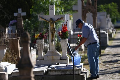 Contraste. En el centro del país las formas de celebración del Día de Muertos eran distintas y eso fue lo que se difundió entre docentes a mediados del siglo pasado, para que se expandiera hacia otras regiones.