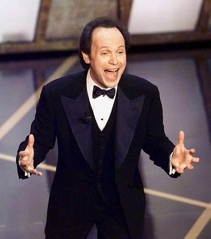 Cómico. Billy Crystal es alguien bien recordado por sus divertidos sketches presentes en la gala, como cuando personificó a Hannibal Lecter.
