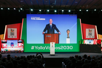 Infantino se hizo presente para oficializar la candidatura del Mundial 2030.