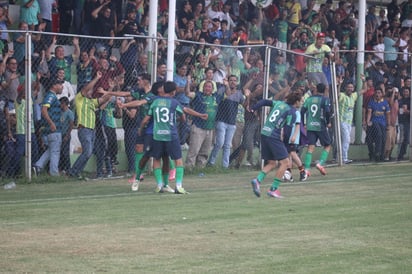 Así festejó la escuadra aguacatera el gol ante su gente.