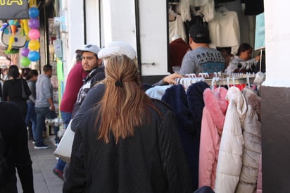 Compras. Suéteres, abrigos y chamarras, indispensables para estas temporadas decembrinas e invernales.
