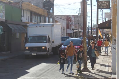 Congestionado. Son muchos los vehículos que ahora se encuentran estacionados alrededor de toda la mancha urbana, lo cual causa cierto congestionamiento en las calles.













