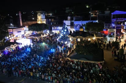 Encendido navideño en Emiliano Zapata, Morelos. 