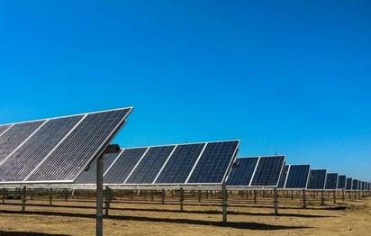 Energías. Sin duda alguna que la forma de obtener energía debe de cambiar en todos los negocios a buscar fuentes ecológicas.