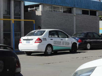 Organización. Las centrales de taxis, así como los puestos de aplicación son alternativas para poder moverse en la ciudad.