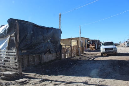 Estas casas improvisadas se encuentran ubicadas en Perimetral Ferrocarril y, como se observa en las imágenes, incluso hay carros en este lugar.