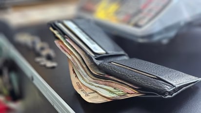 Dinero. Durante el mes de diciembre las familias comúnmente tienen más ingresos, pero también gastan más, por lo que al inicio del año tienen dificultades financieras.








