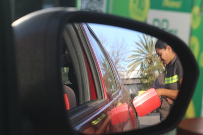 Las estaciones de servicio, en caso de no cumplir, tendrán exhibidas una lona, más no serán cerradas ni multadas.