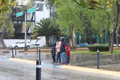 Durango amaneció con lluvias y fuertes vientos, los cuales no han perecido en todo el día.