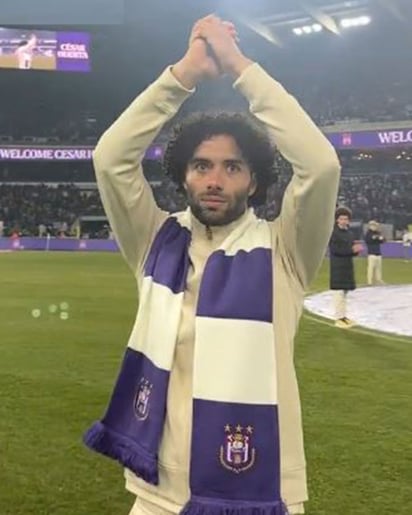 Ovacionado. Con aplausos recibió la afición swl Anderlecht a César Huerta.