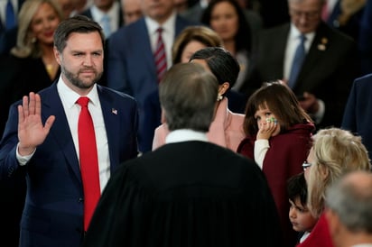 JD Vance toma protesta como vicepresidente. 